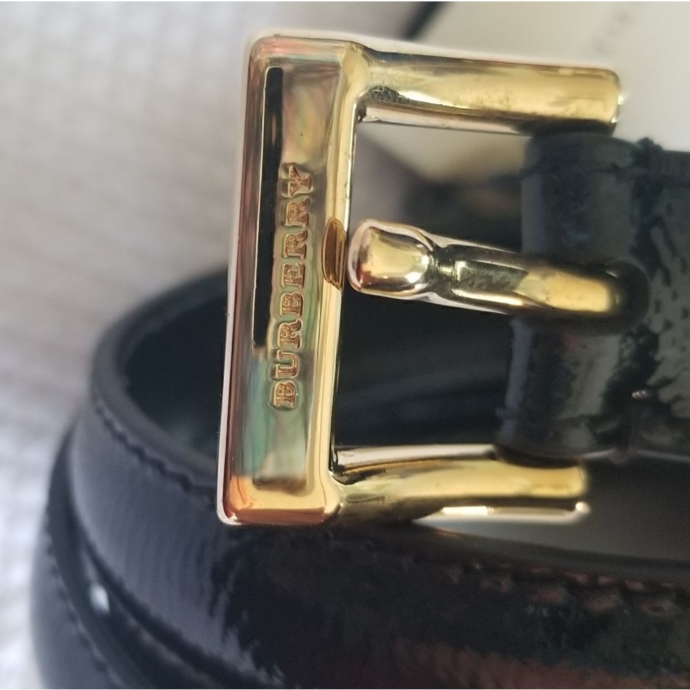 Burberry women's stamped logo buckle belt